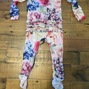 Posh peanut onsie 6-9 months